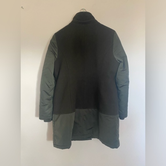 Gorgeous winter coat with detachable fur trimmed hood - Picture 3 of 7